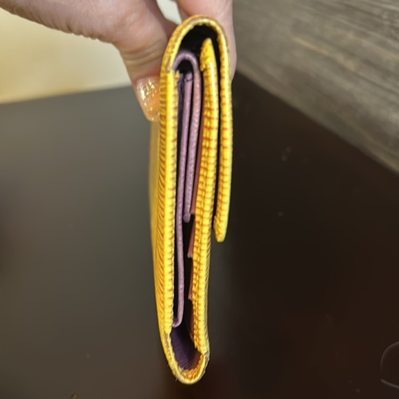 Louis Vuitton yellow epi wallet. Good condition! - Picture 6 of 11